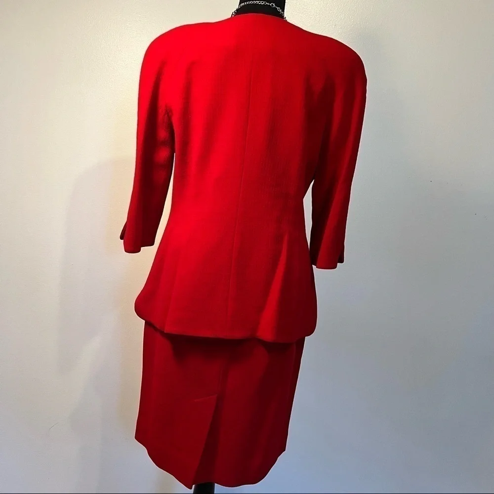 Vintage Dana Buchman red 2-piece skirt suit, front button. Size 10P